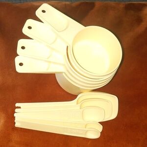 Vintage Tupperware measuring cups & spoons. All items shown-5 spoons/4 cups